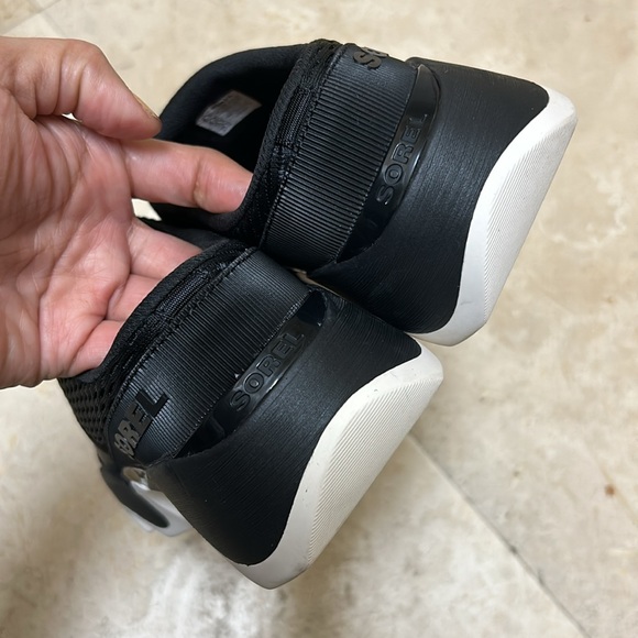 Sorel black leather silp on sneakers - Picture 5 of 11